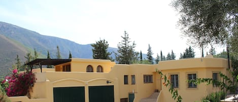 Mulhacén from the Upper Garden looking southwest