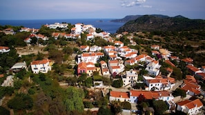 Ikia's neighborhood