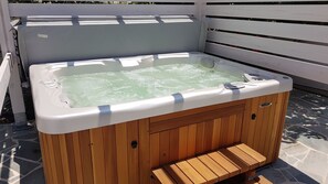 Bain à remous extérieur