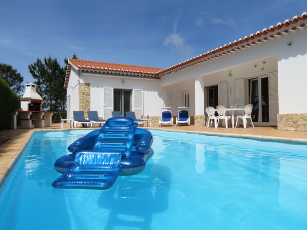 Casa Bela with private secluded pool and sun awning too