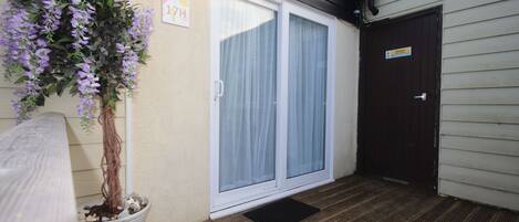 17H Medmerry Park 2 Bedroom Chalet (270)