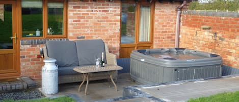 Peaceful private garden where you can enjoy your own private hot tub heated 38c.