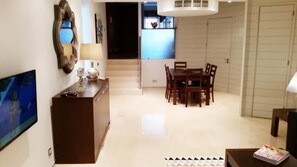 Modern three bedroom apartment. Walk to the beach. T125 - 4