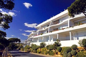 Modern three bedroom apartment. Walk to the beach. T125 - 2