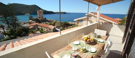 Terrazza con vista sul Golfo del Campese