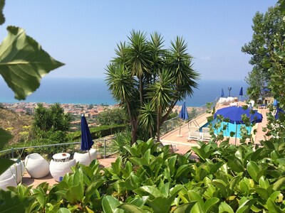 Studio apartment in villa with swimming pool 4 km from Tropea