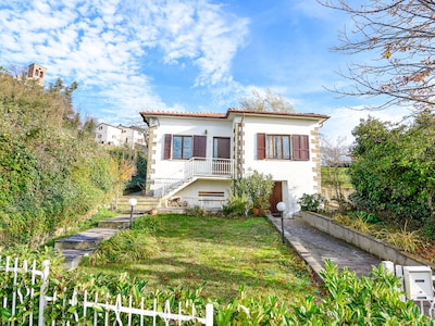 Villa Bruna in Montefeltro, FREE WIFI, garden, just 40 minutes from Rimini