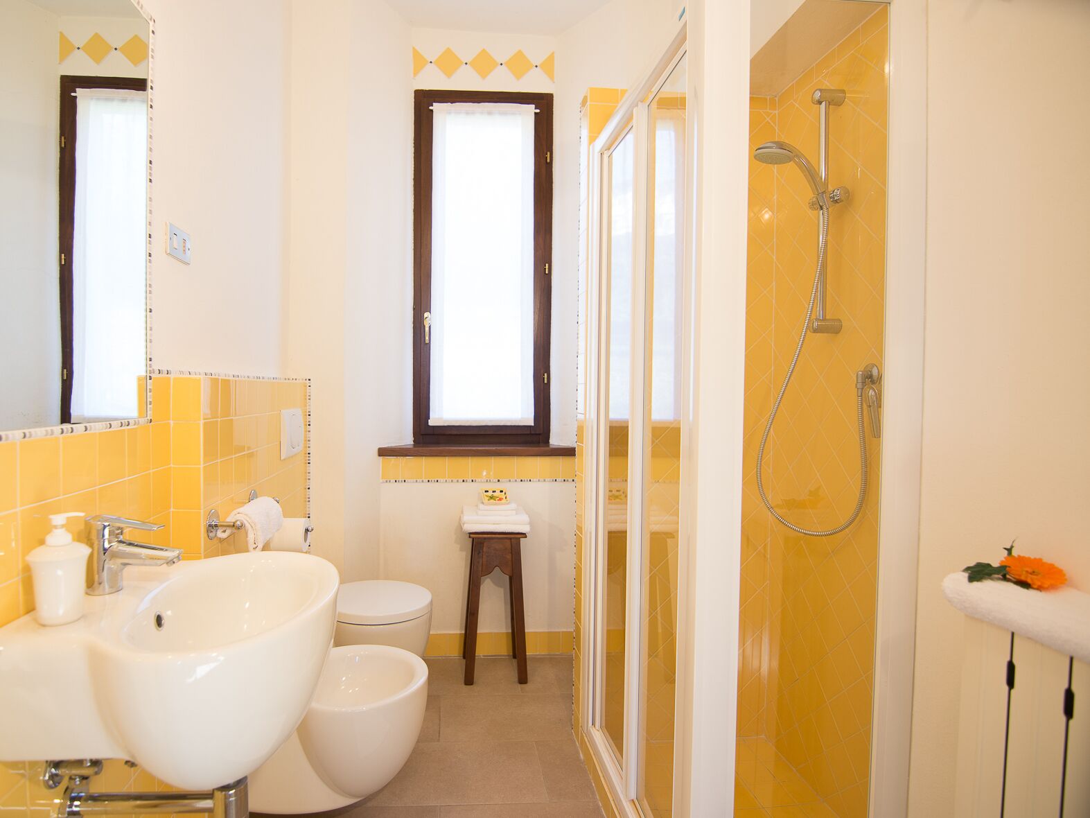 Independent and well equipped cottage, surrounded by large Independent and well equipped cottage, surrounded by large