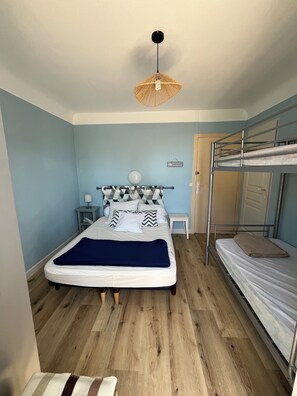 Chambre 2 avec lit superposés