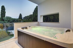 Bain à remous extérieur