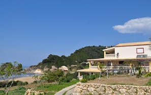 Holiday house "Tolis" directly on the beach