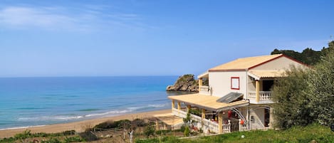 PELEKAS BEACH und Ferienhaus “TOLIS” direkt am Strand