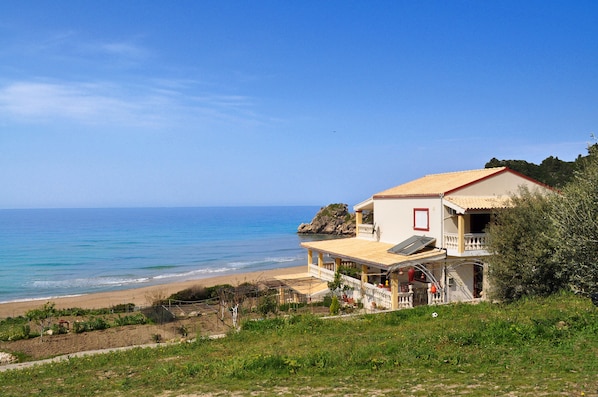 PELEKAS BEACH and holiday home "TOLIS" directly on the beach