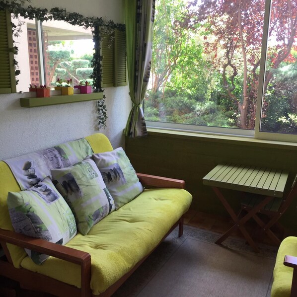 Loggia pour y passer un moment de détente avec vue sur le jardin