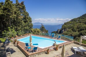 Villa Carolina Capri sea and swimming pool view