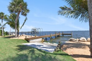 Ramp right in back yard perfect for Paddle Boarding and Kayaking 