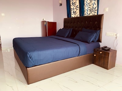 LUXURY SEA VIEW ROOM AT SWATI HOTEL, ARAMBOL BEACH