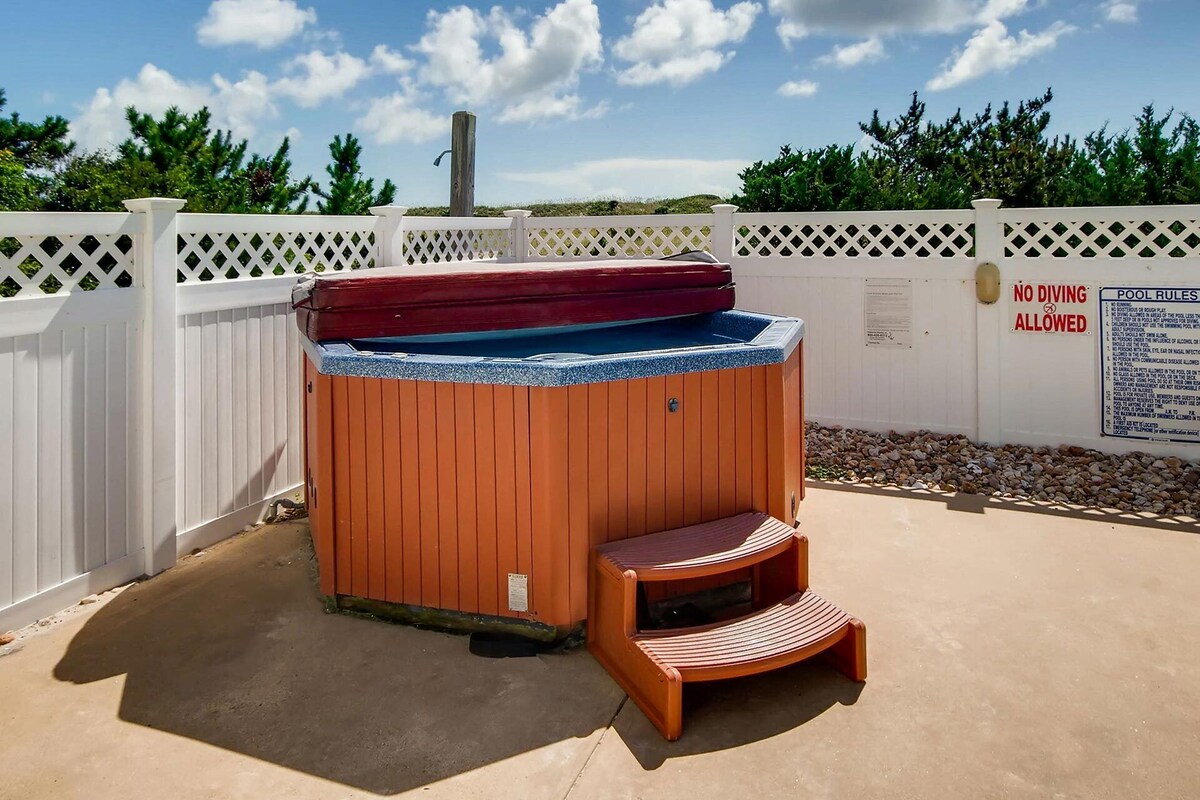 Oceanfront – Dog Friendly, Pool, Hot Tub, Game Room