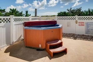 Surf-or-Sound-Realty-2-Dunes-860-Hot-Tub