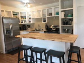 Kitchen & Island Seating