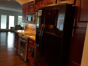 Kitchen: regular & Keurig coffee, crockpot, blender, food processor & souvide