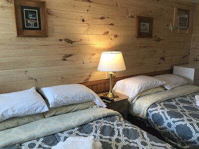 The Coastal Cabins- Cape Tormentine - Coastal Cabin # 4 - 2 double beds, walking minutes from the sandy beach