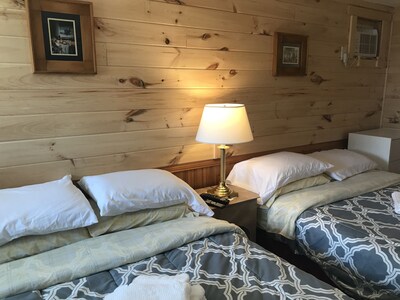 The Coastal Cabins- Cape Tormentine - Coastal Cabin # 3 - 2 double beds, walking minutes from the sandy beach