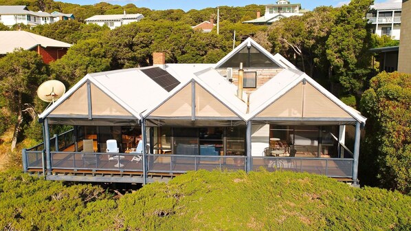 Perched high above the coastline, Melaleuca offers sweeping ocean views and a peaceful retreat among the treetops.