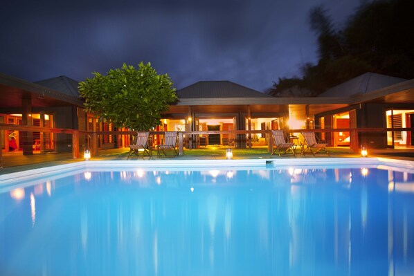 Private infinity pool.