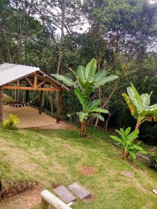 Chácara, somente casais com ou sem filhos ar condicionado e piscina climatizada.