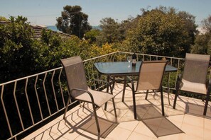 Hang out on the sun-drenched balcony, complete with ocean glimpses, a gas BBQ and the scent of the sea breeze.