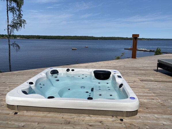 Salt water Spa with magic views.