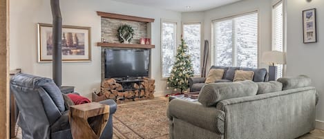 Beautiful Bright Living Room 