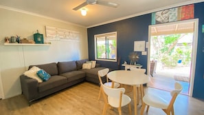 Dining/Lounge Area