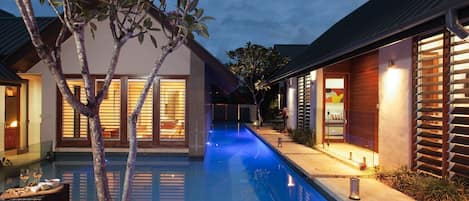 38 Beachfront Mirage Port Douglas 
8 bedrooms
Close to beach & town