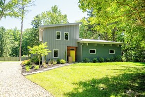 Welcome To A Wheel Tree Cottage!