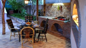 grill and dinning space out