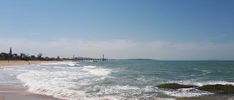 Praia de Costa Azul  ( 5 minutinhos a pé da casa)