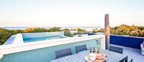 Glimpse the shimmering 5 m plunge pool under open skies, with expansive views across Geographe Bay—perfect for sunset drinks.