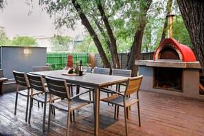 Dine alfresco, fire up the wood-fired pizza oven, or enjoy a casual game of table tennis under the trees.