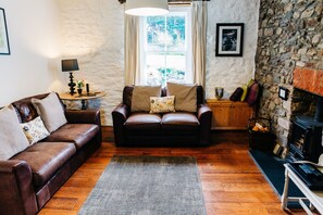 Cathedral Cottage with Log Burning Stove 