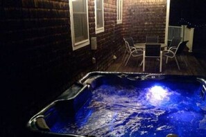 Hot Tub (night)
