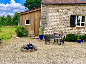 Gite, to the left you can see some of the grass area that guests can enjoy.