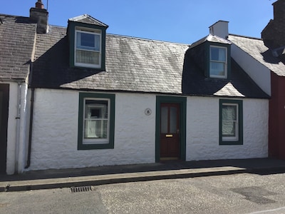 Traditional 18th Century Stone Built Scottish Cottage Close To The High Street