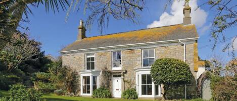 Churchtown House and front garden