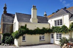 Main House entrance through Courtyard