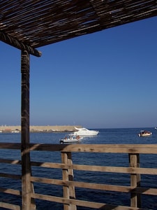 Apartment in front of the sea