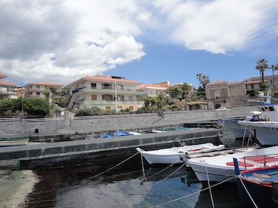 Apartment in front of the sea