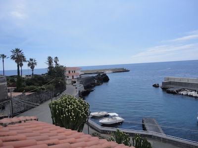 Apartment in front of the sea