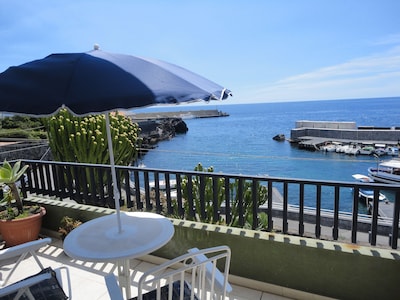 Apartment in front of the sea